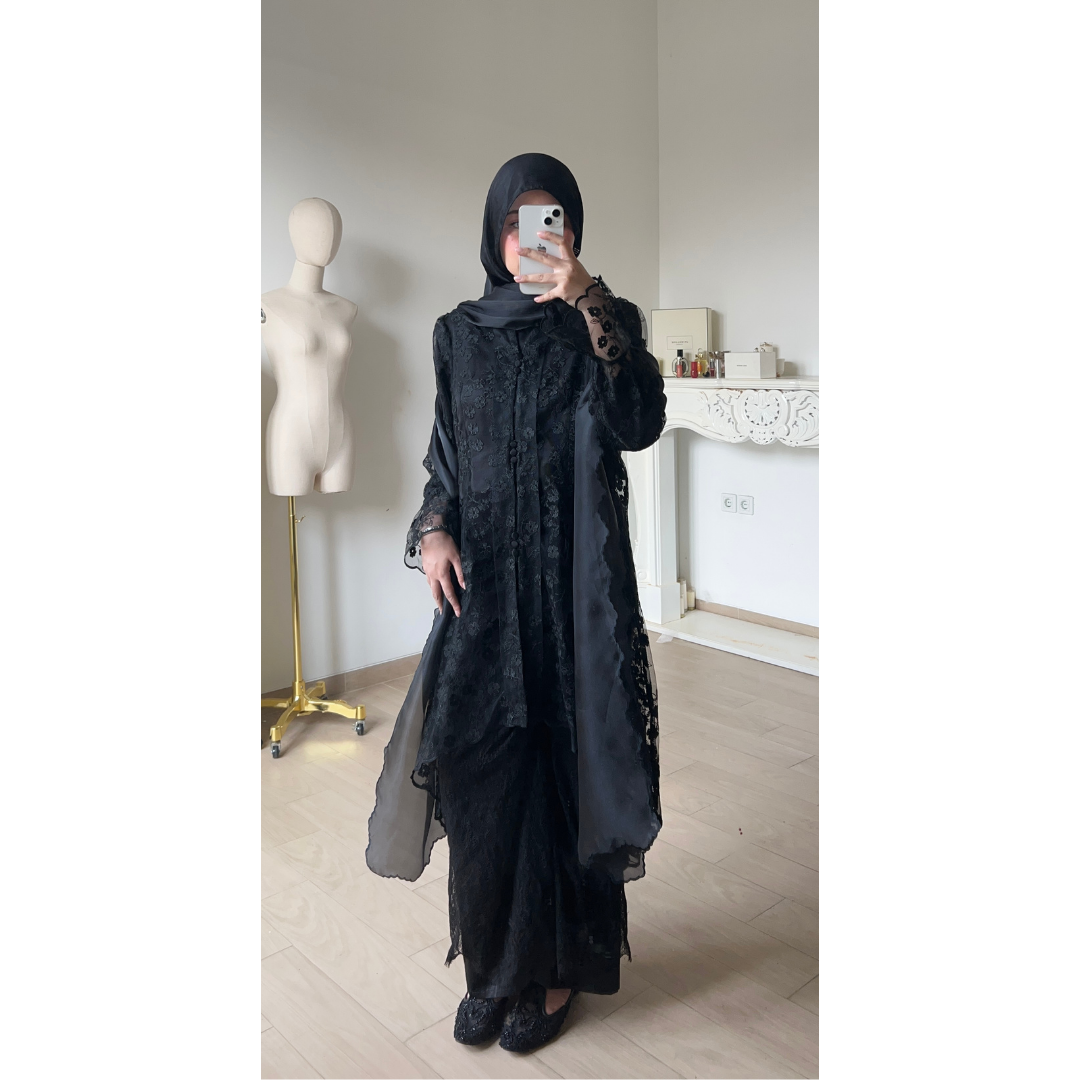 Gauri Kebaya Set