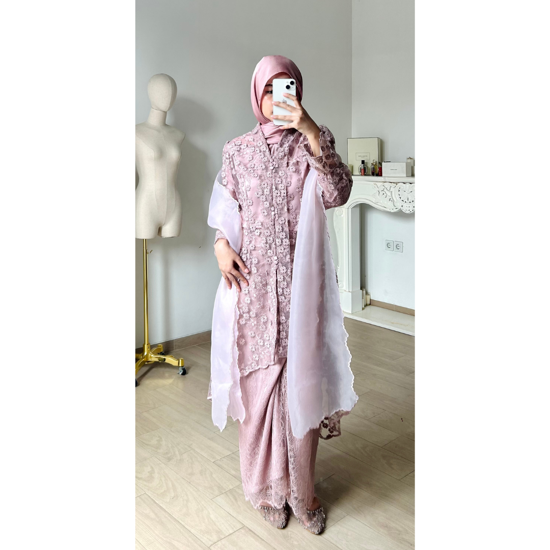 Gauri Kebaya Set